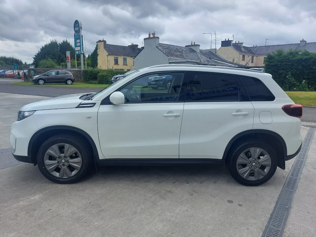 Suzuki Vitara SZT Hybrid - Image 4