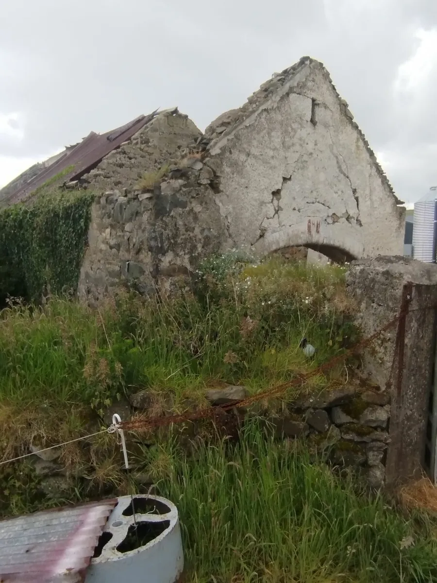Stone Building - Image 2