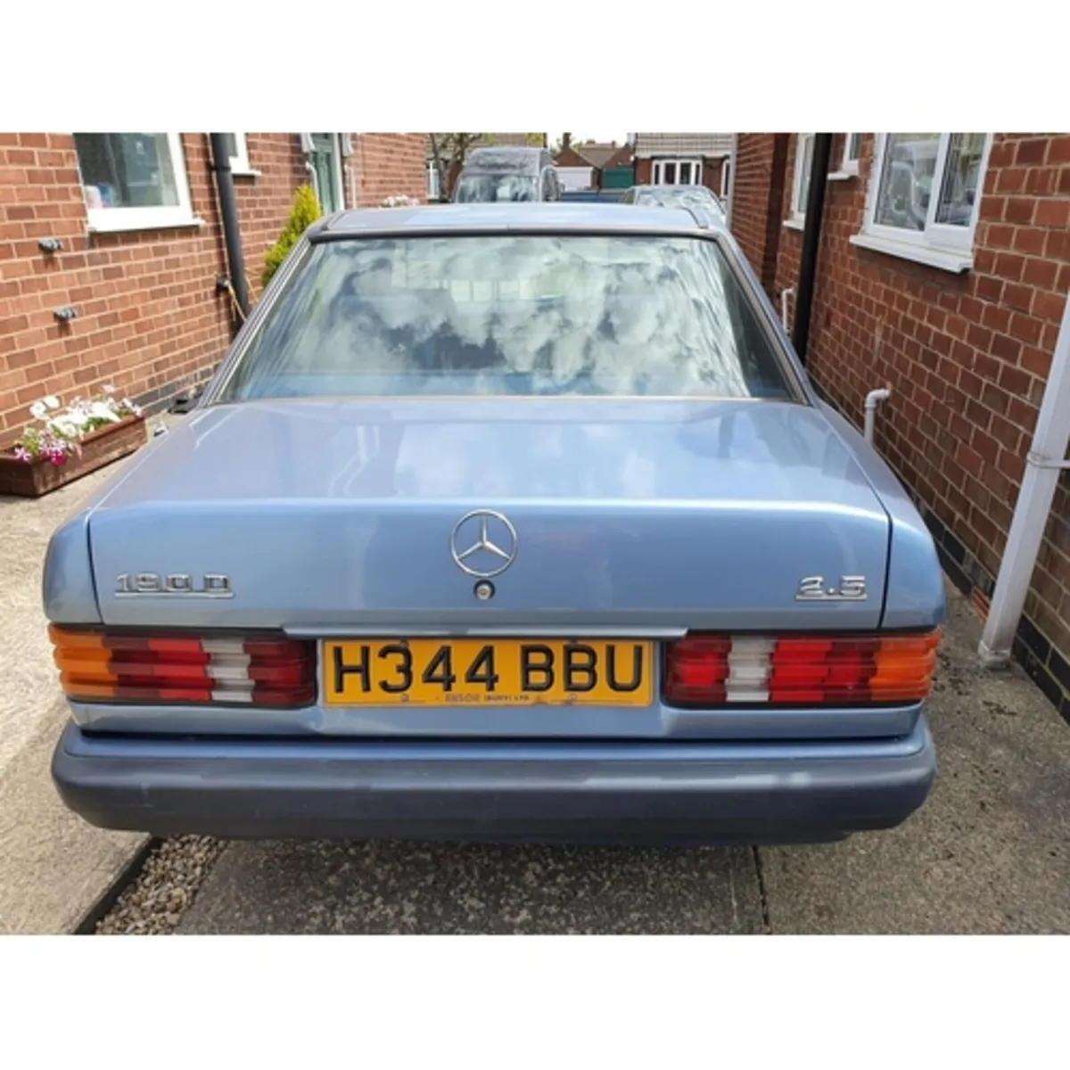 Mercedes-Benz 190 - Image 2