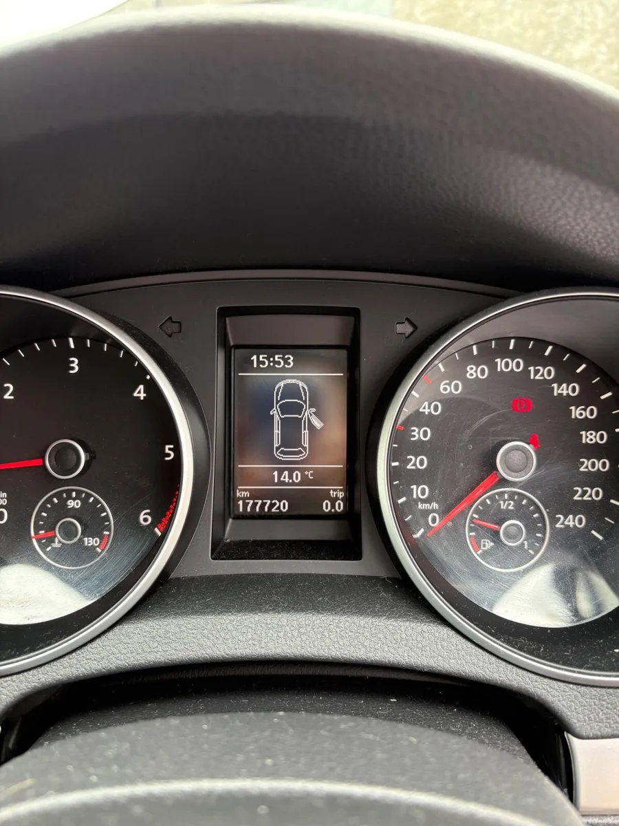 Volkswagen Golf 2011 - Image 2