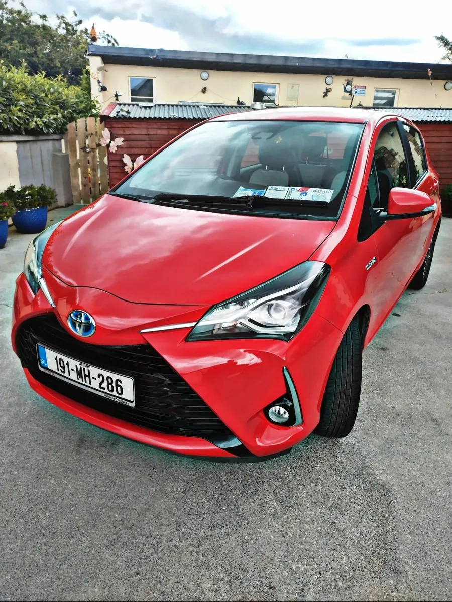 2019 Toyota Yaris Hybrid Luna - Image 1