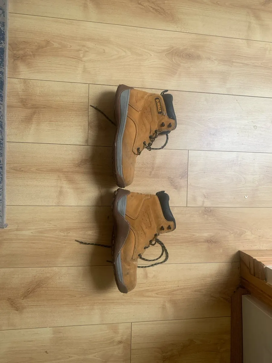 DeWalt steel toecap boots - Image 1