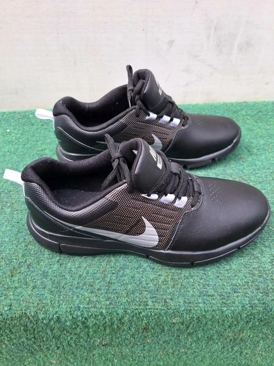 Golf shoes... New Nike men's size 7 - Image 3