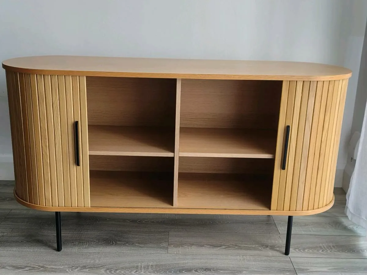Beautiful Oak sideboard with concertina doors - Image 2