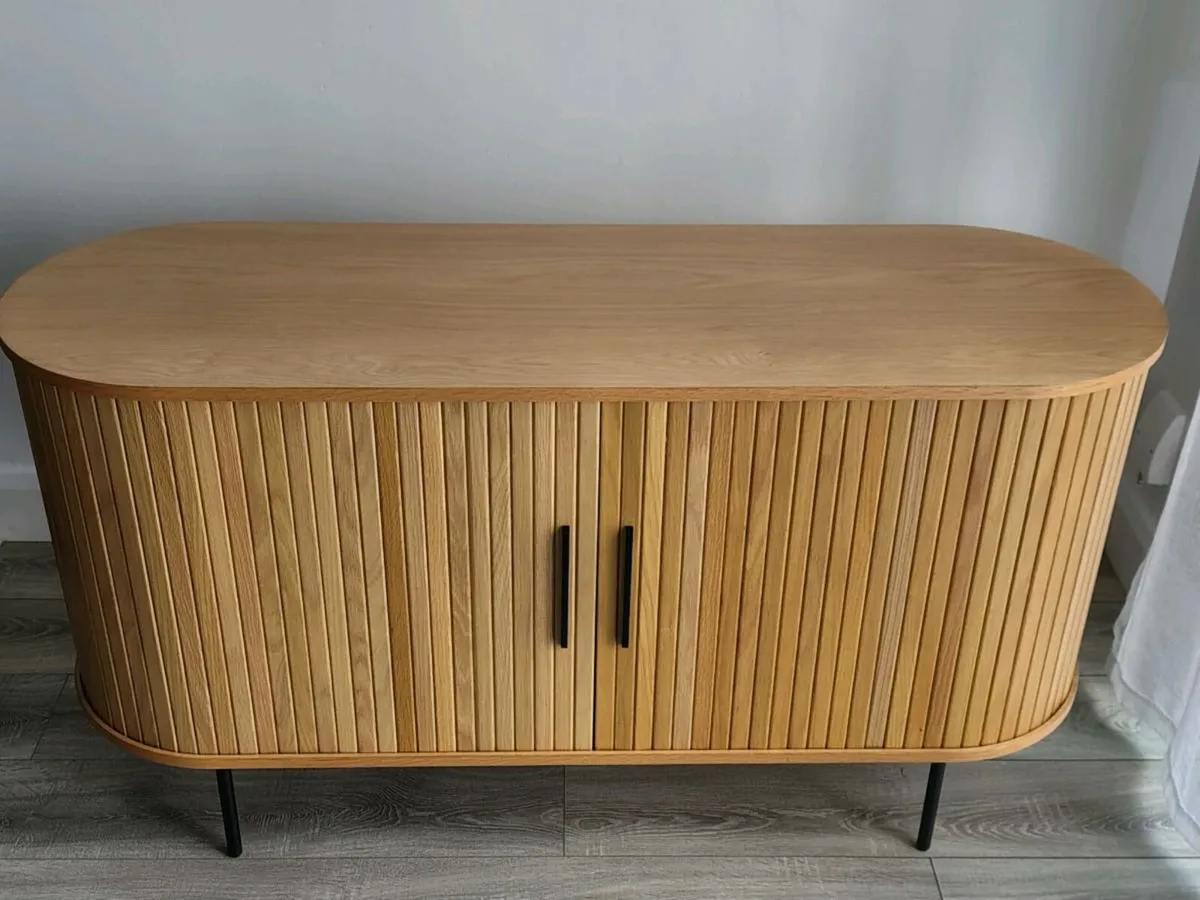 Beautiful Oak sideboard with concertina doors - Image 3