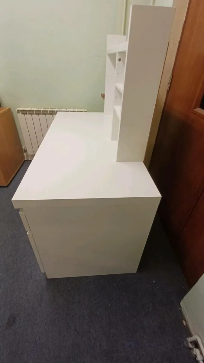 Desk with chairs - free delivery - Image 2