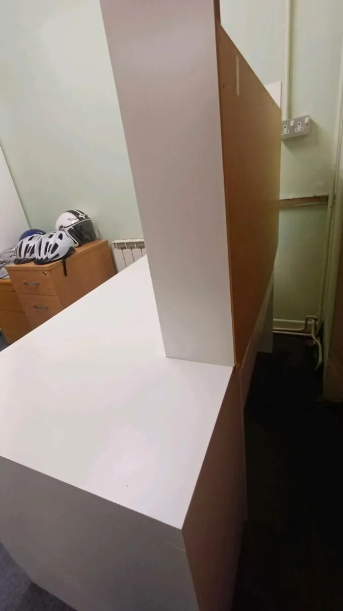 Desk with chairs - free delivery - Image 3