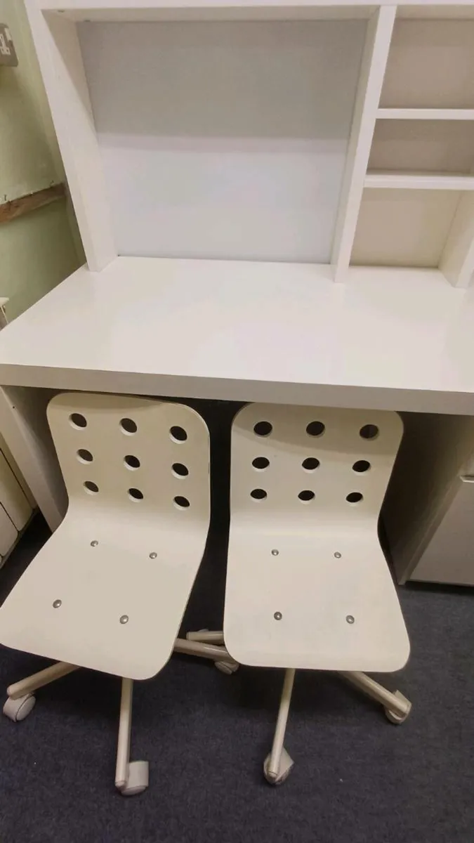 Desk with chairs - free delivery - Image 4