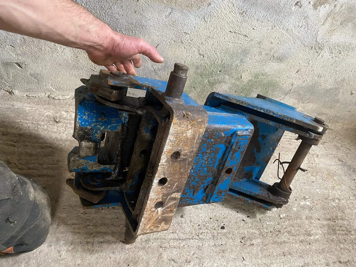 Ford 7610 super Q cab series 3 hitch. - Image 2