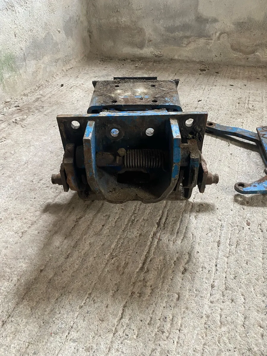Ford 7610 super Q cab series 3 hitch. - Image 3