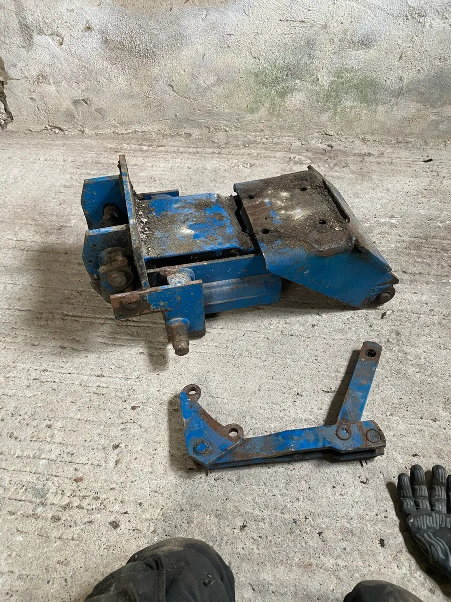 Ford 7610 super Q cab series 3 hitch. - Image 4