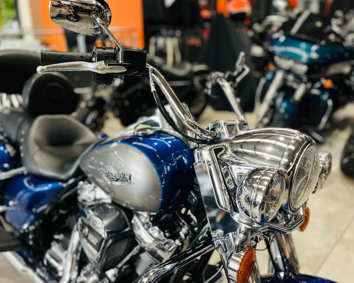HARLEY-DAVIDSON ROAD KING CLASSIC - Image 2