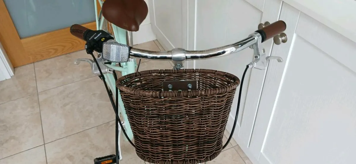 Girls bike - Image 4
