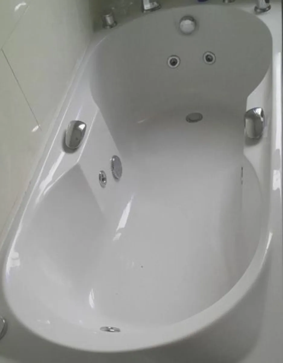 Jacuzzi bath + glass screen - Image 1