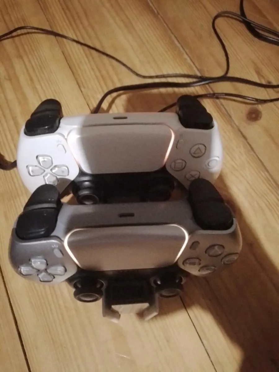 PlayStation duel charging dock - Image 2