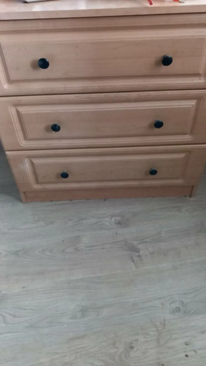 Chest of drawers