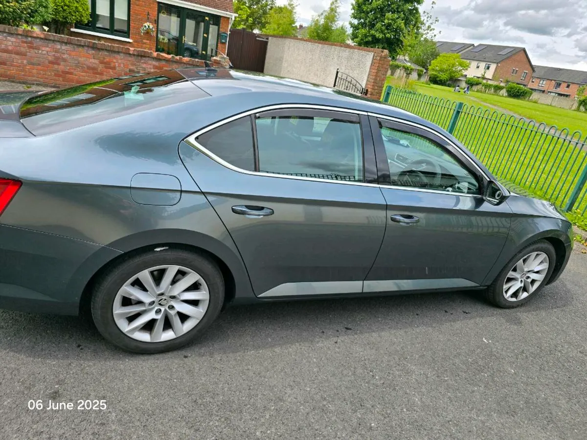Skoda Superb 2018 - Image 2