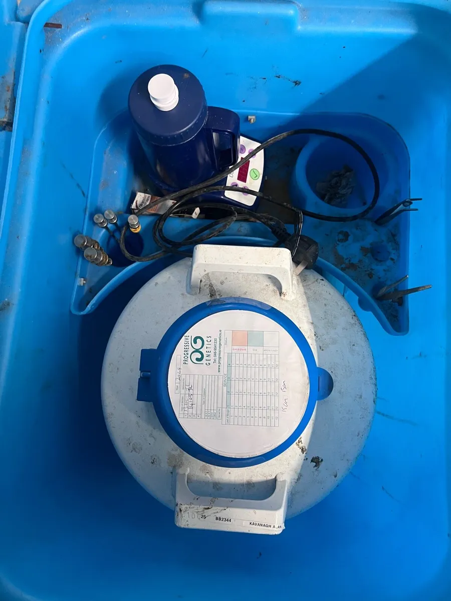 Al flask, Straw thawer and storage box - Image 1