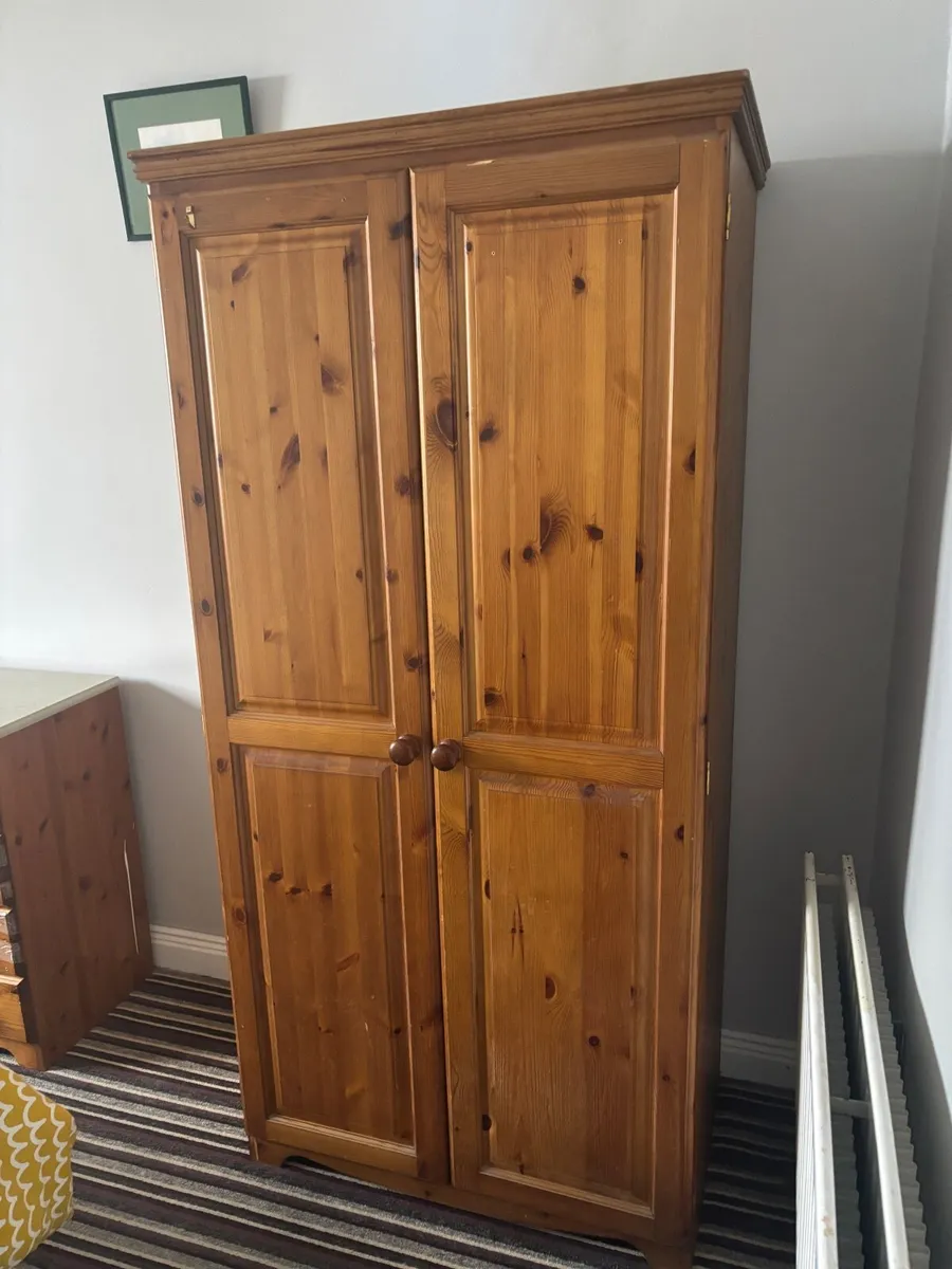 Wardrobe and chest of drawers - Image 1