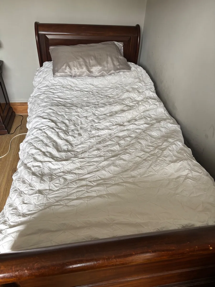 Bed - Image 1