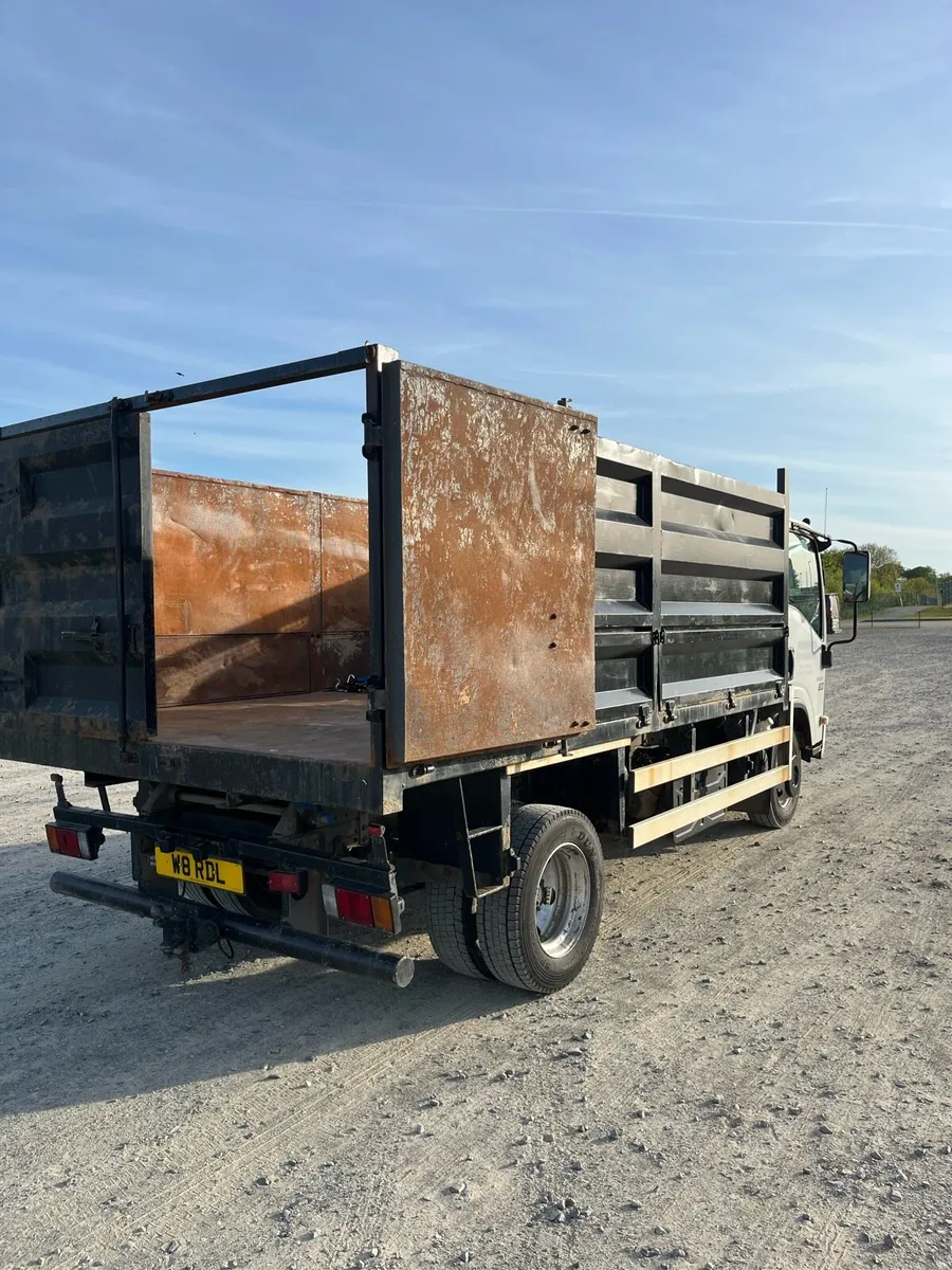 Isuzu 7.5 ton tipper LOW KMs - Image 2