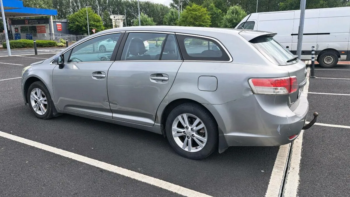 Toyota avensis estate 2ltr d4d - Image 4