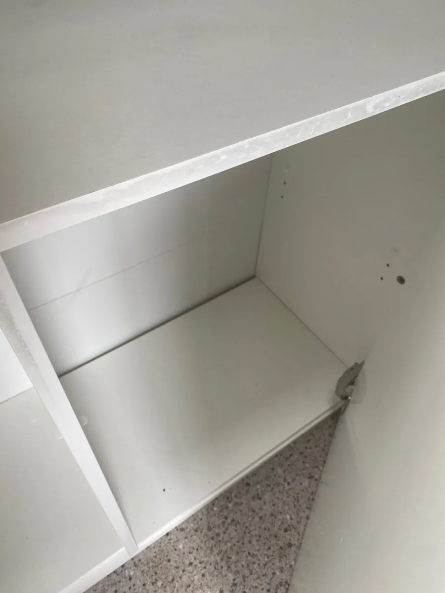 Cabinet with 3 doors - Image 3