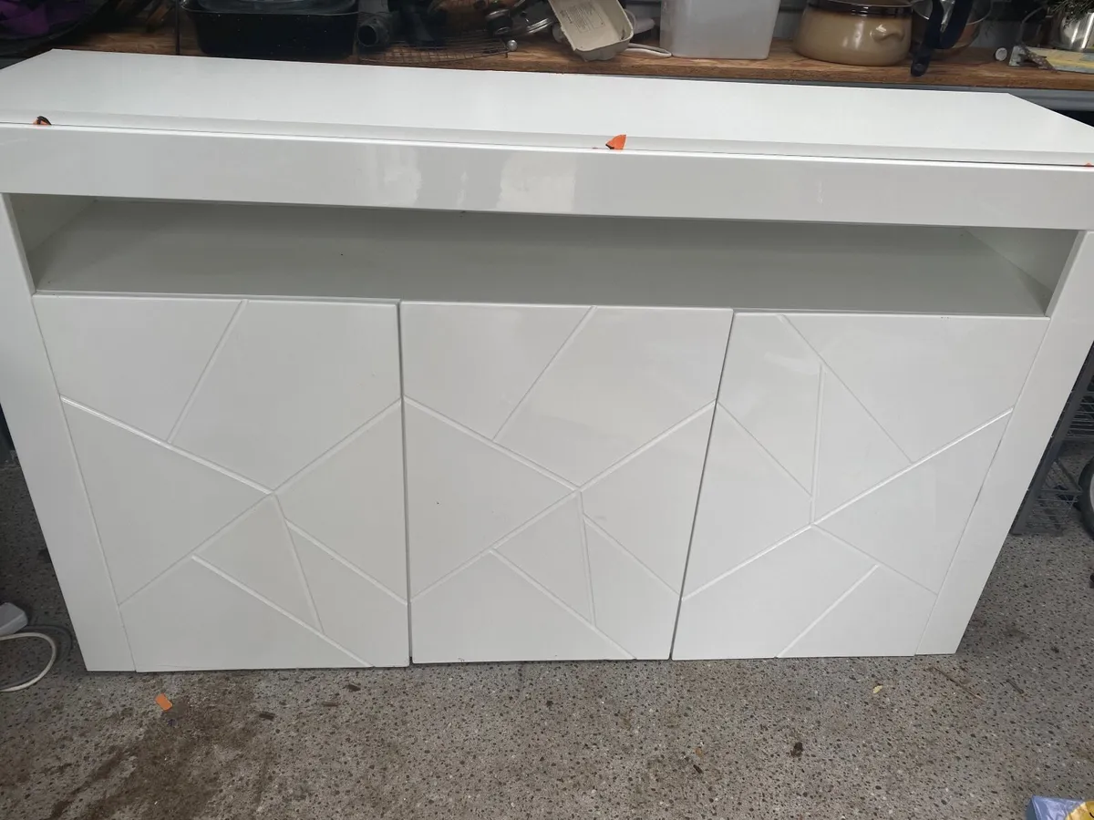 Cabinet with 3 doors - Image 4
