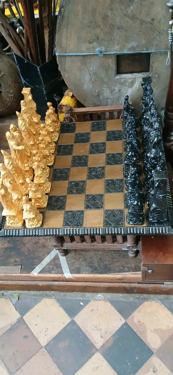 Very large Chess set - Image 1