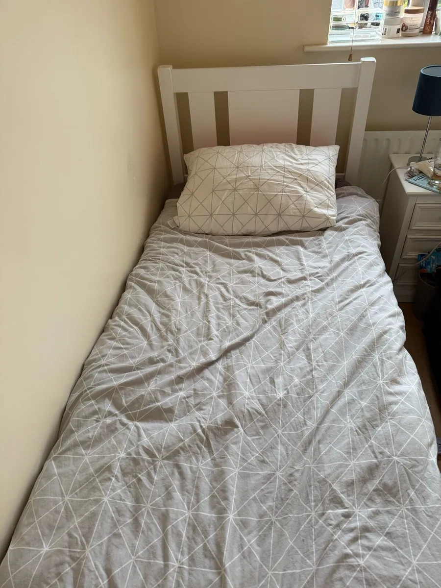 Bed - Image 1