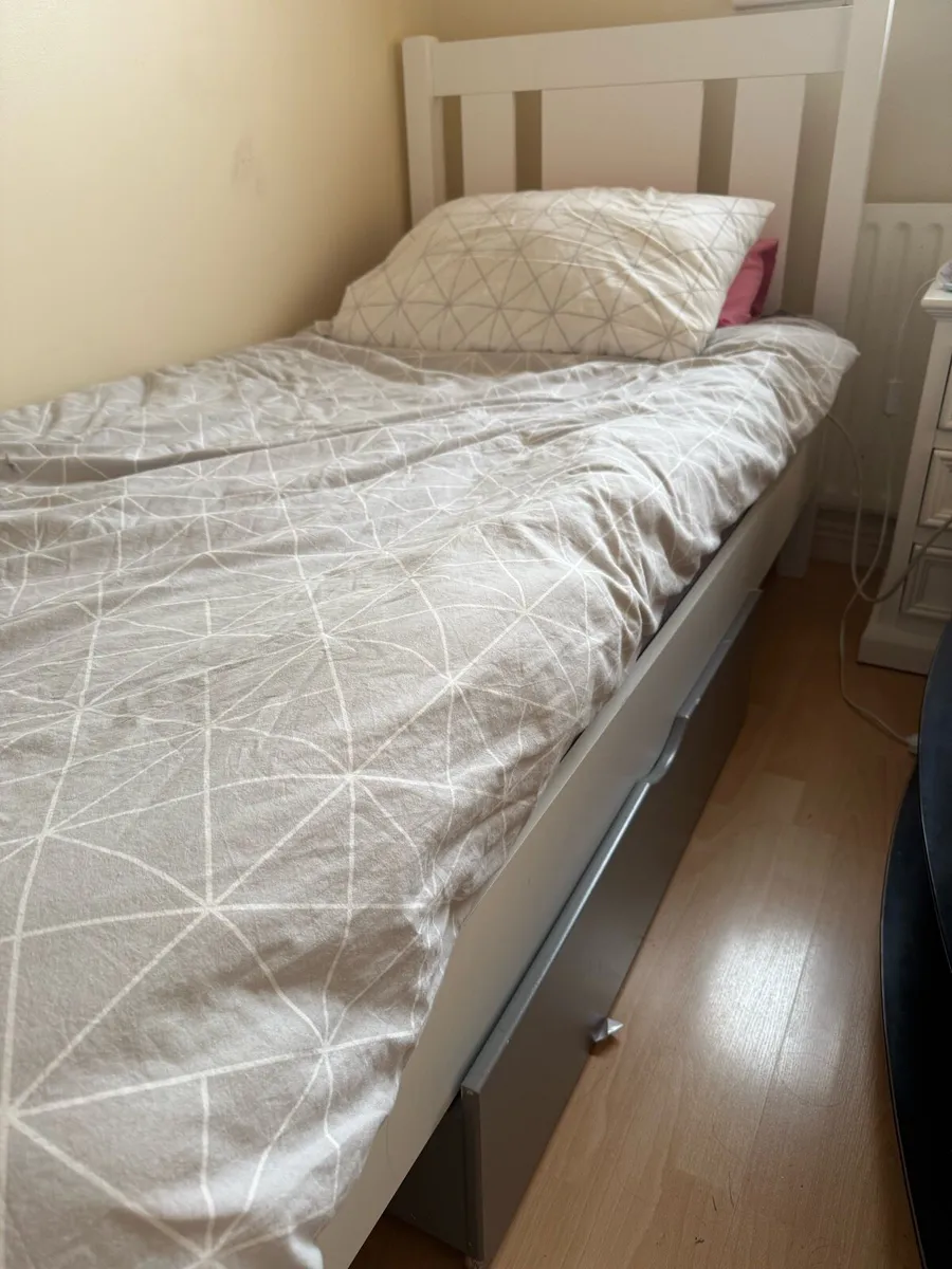 Bed - Image 2