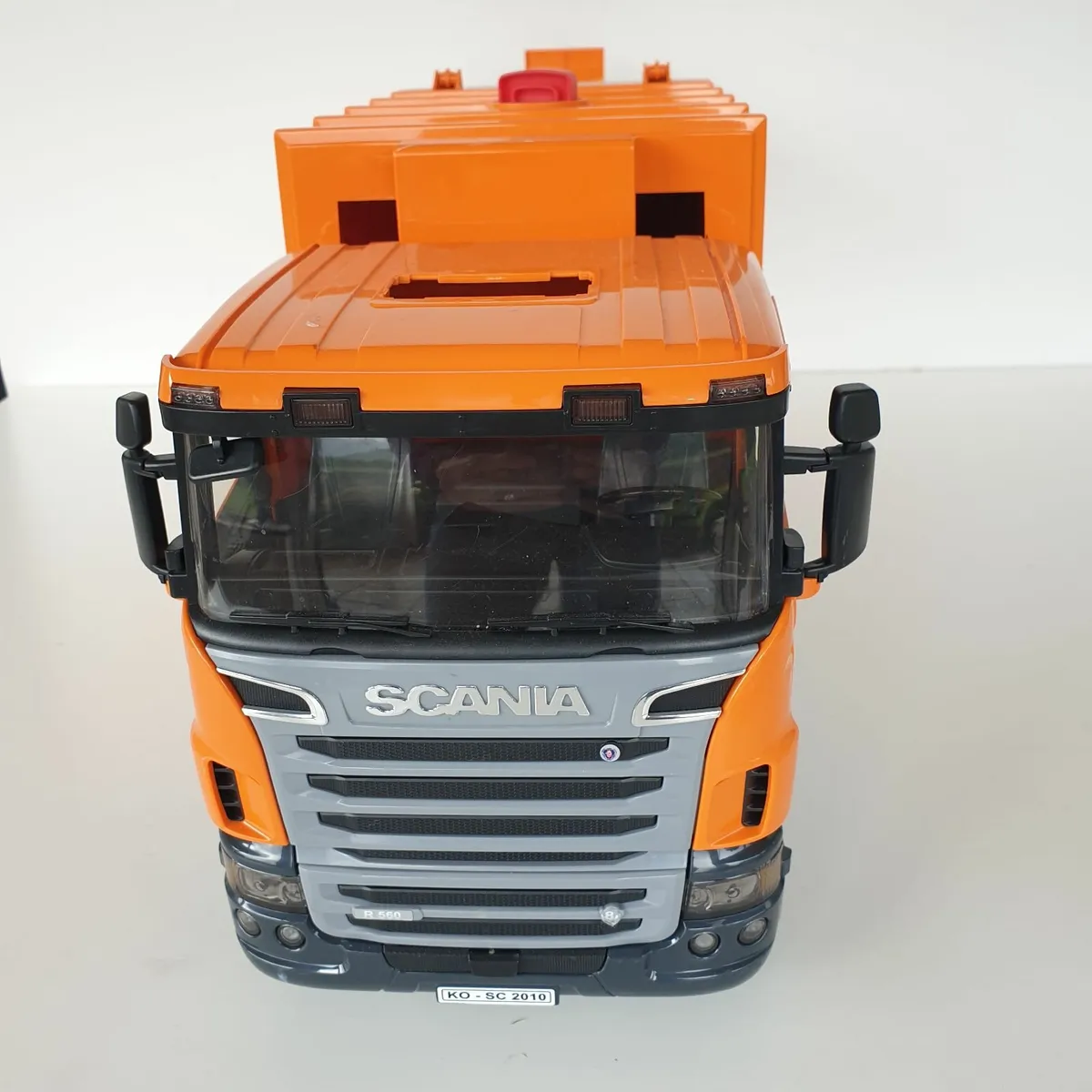 Bruder Scania orange bin lorry with bins large - Image 3