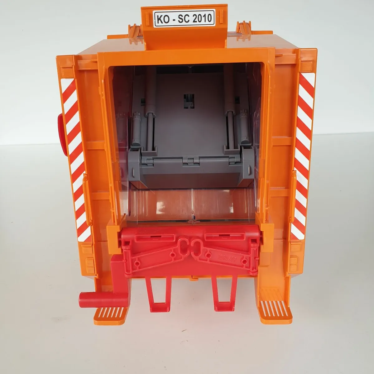 Bruder Scania orange bin lorry with bins large - Image 4