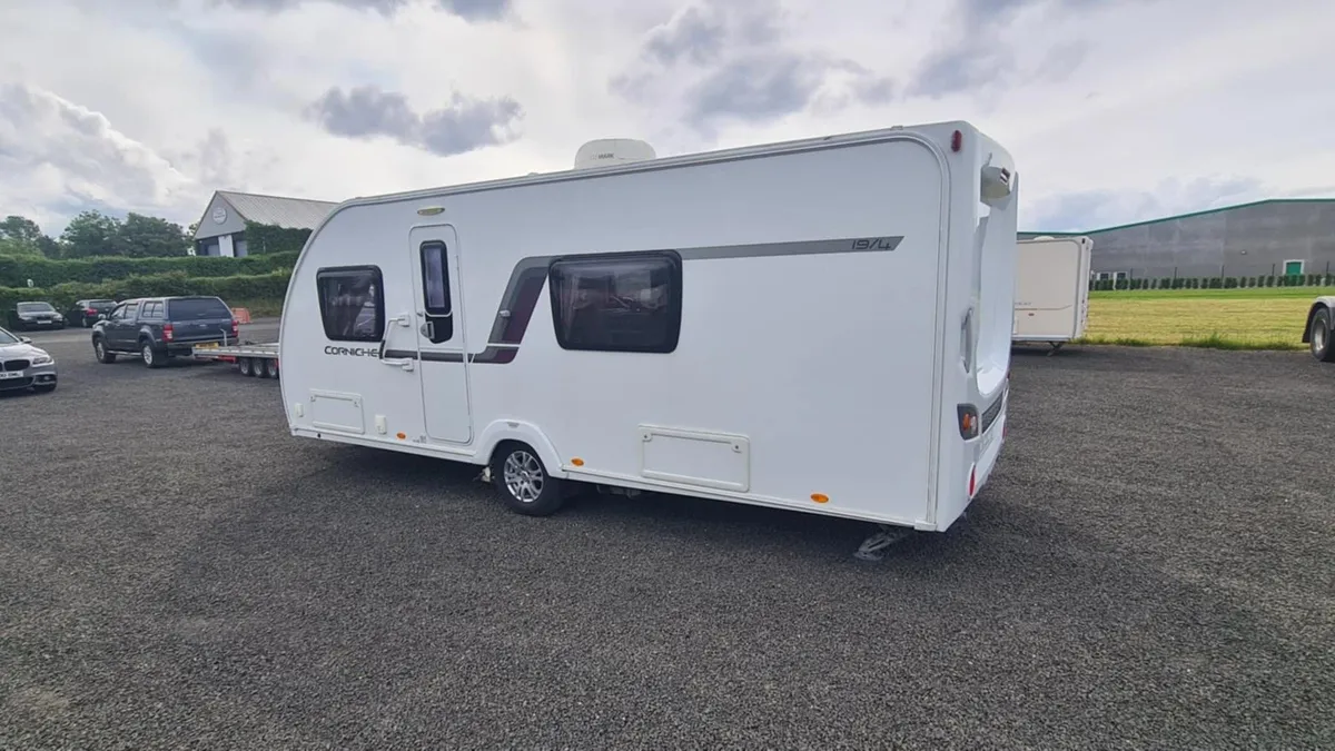 Swift corniche 2015 - Image 1