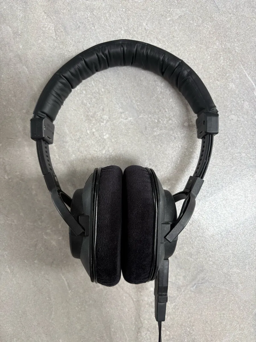 Beyerdynamic DT250 Headphones - Image 2