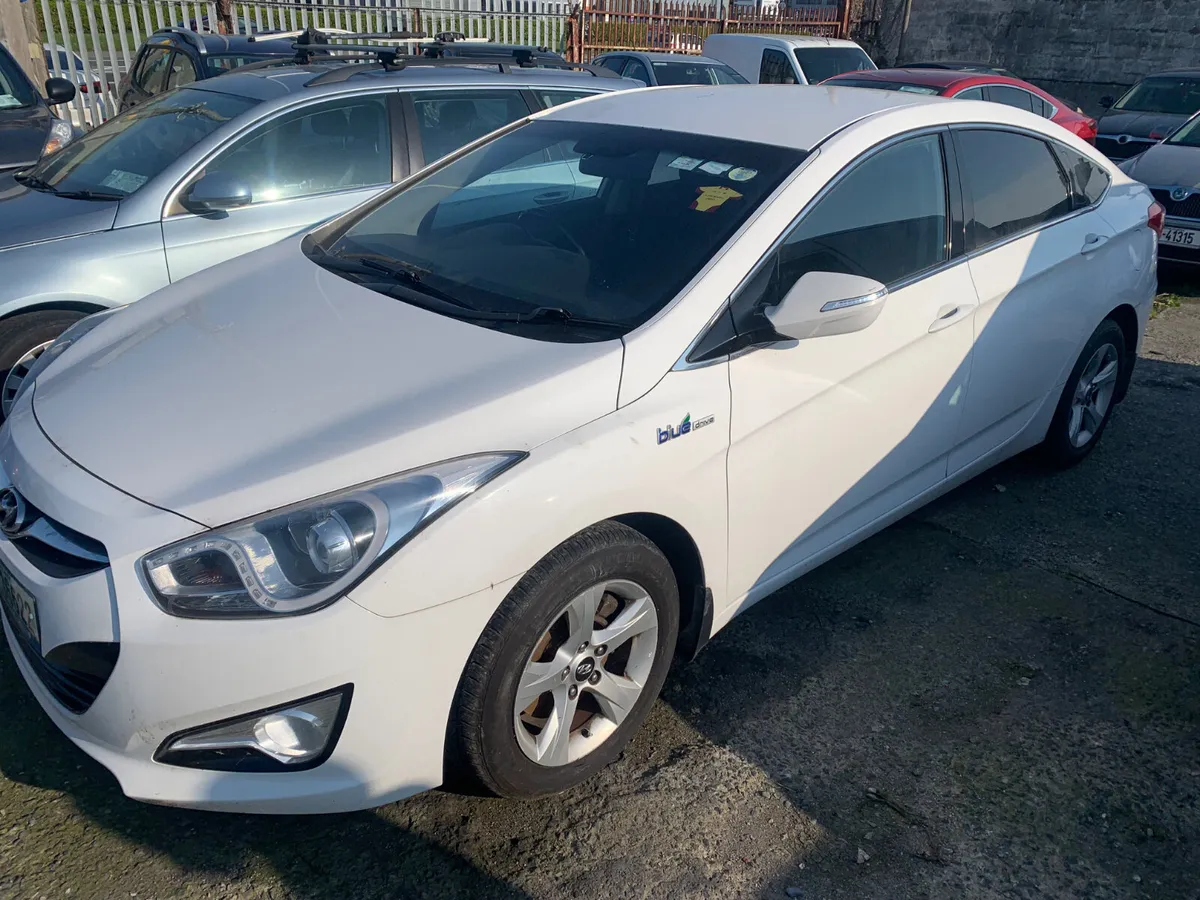 2014 HYUNDAI i40  DIESEL - Image 3