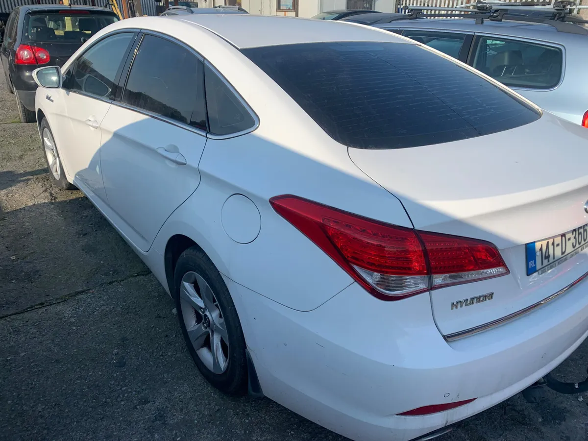 2014 HYUNDAI i40  DIESEL - Image 2
