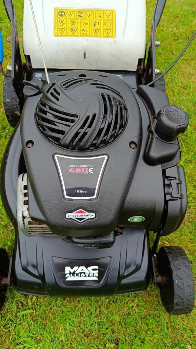 Lawnmower   Briggs and Stratton. - Image 2