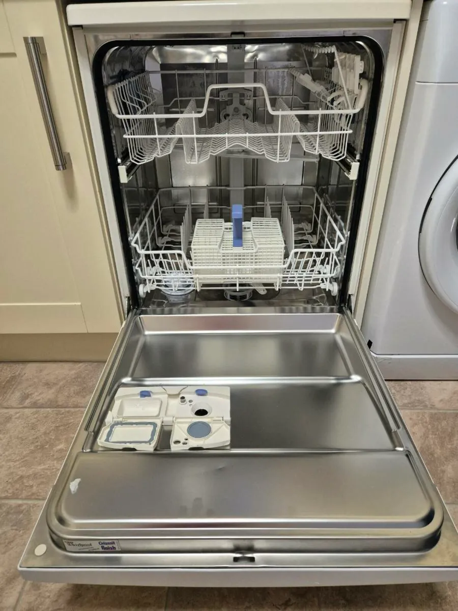 Whirlpool Freestanding Dishwasher - Image 1