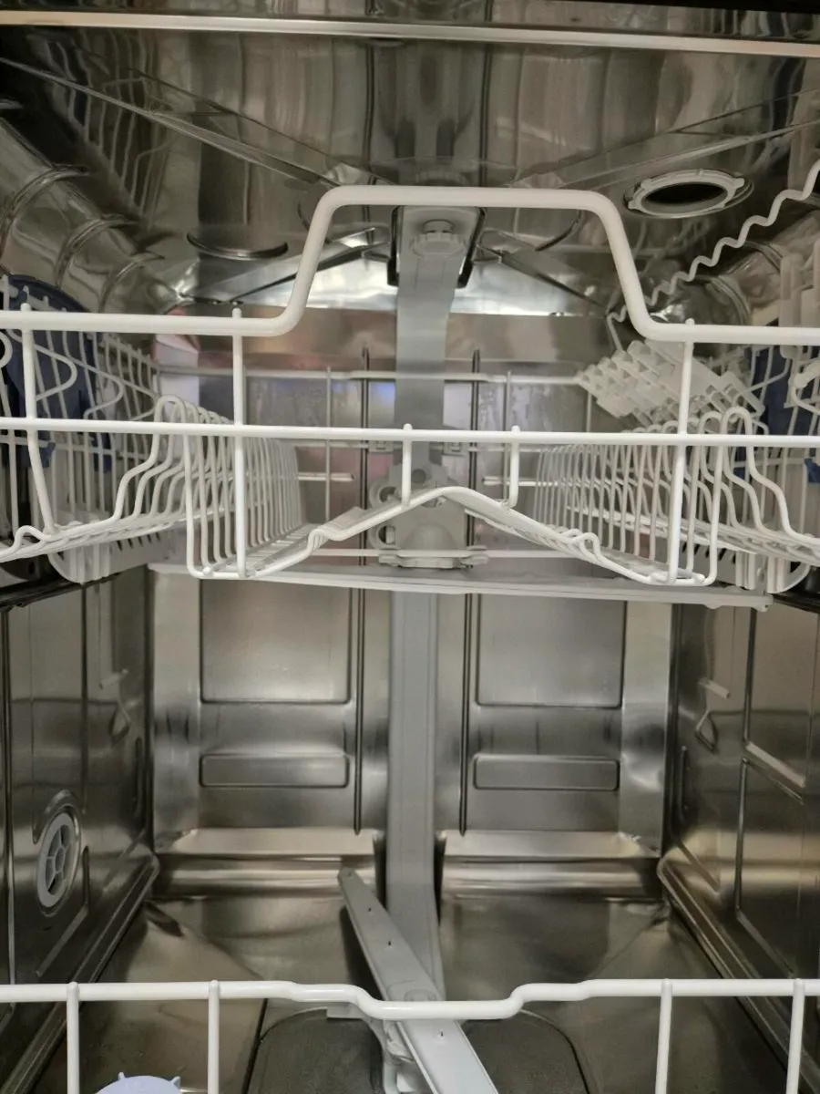 Whirlpool Freestanding Dishwasher - Image 4