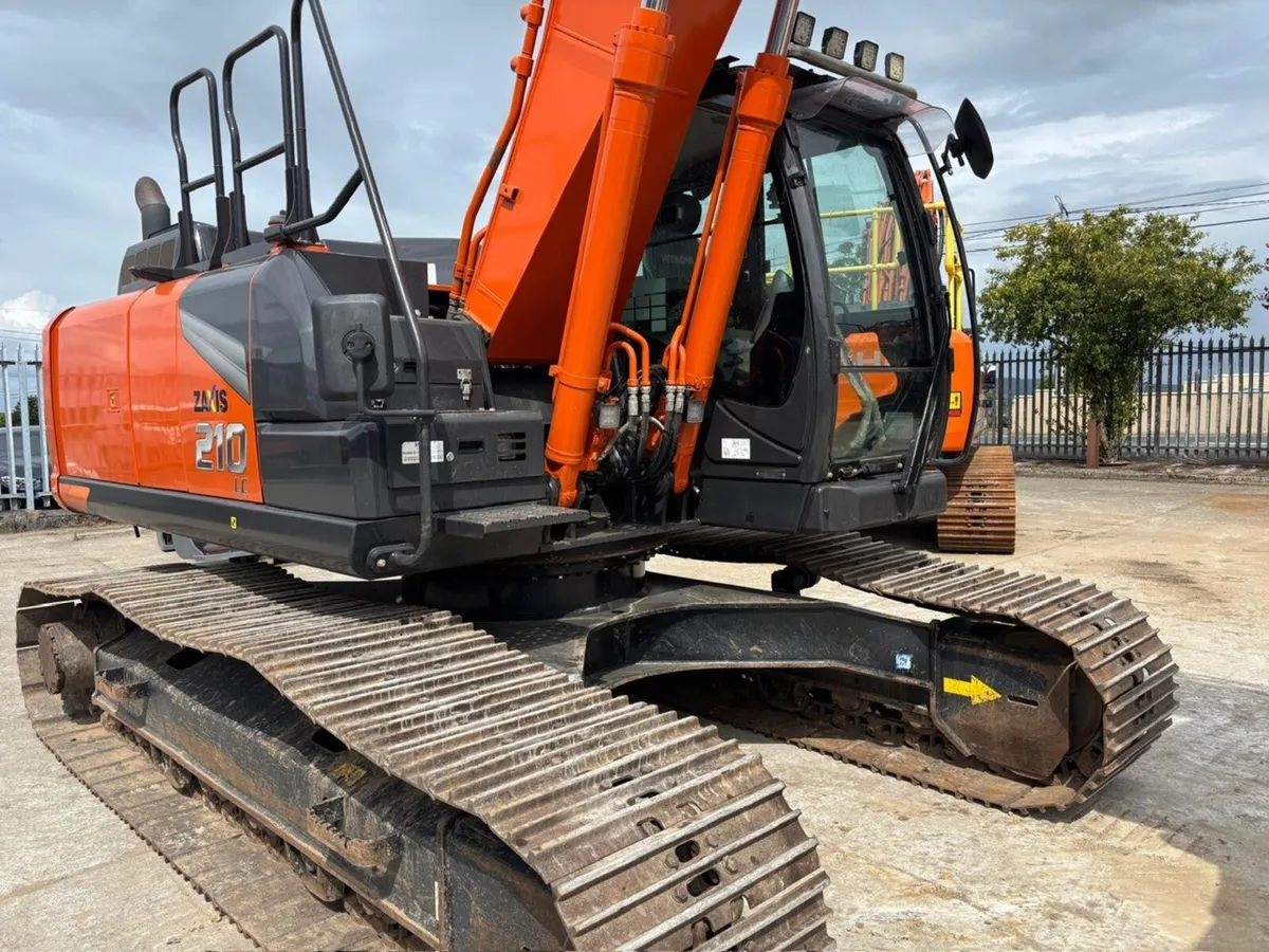 Hitachi ZX210LC-7 - Image 4