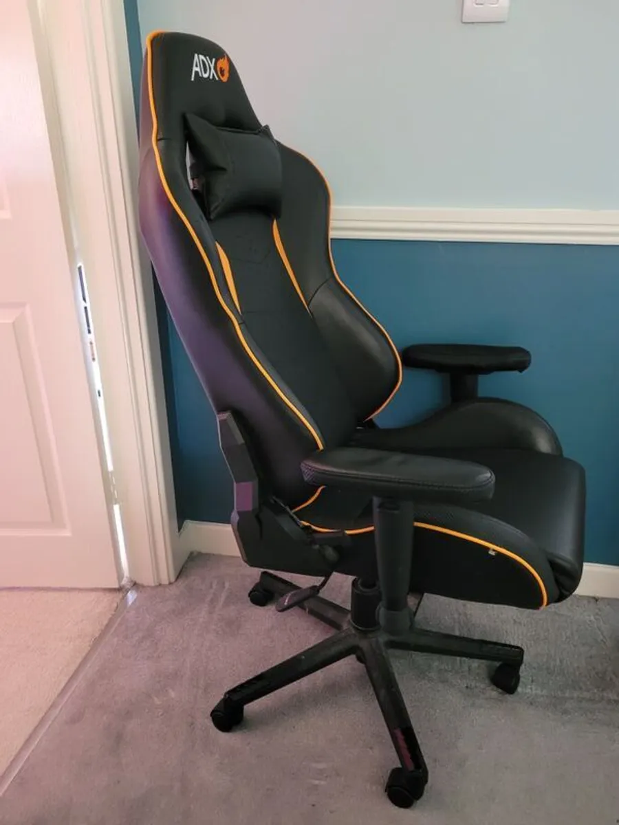 gaming chair - Image 1
