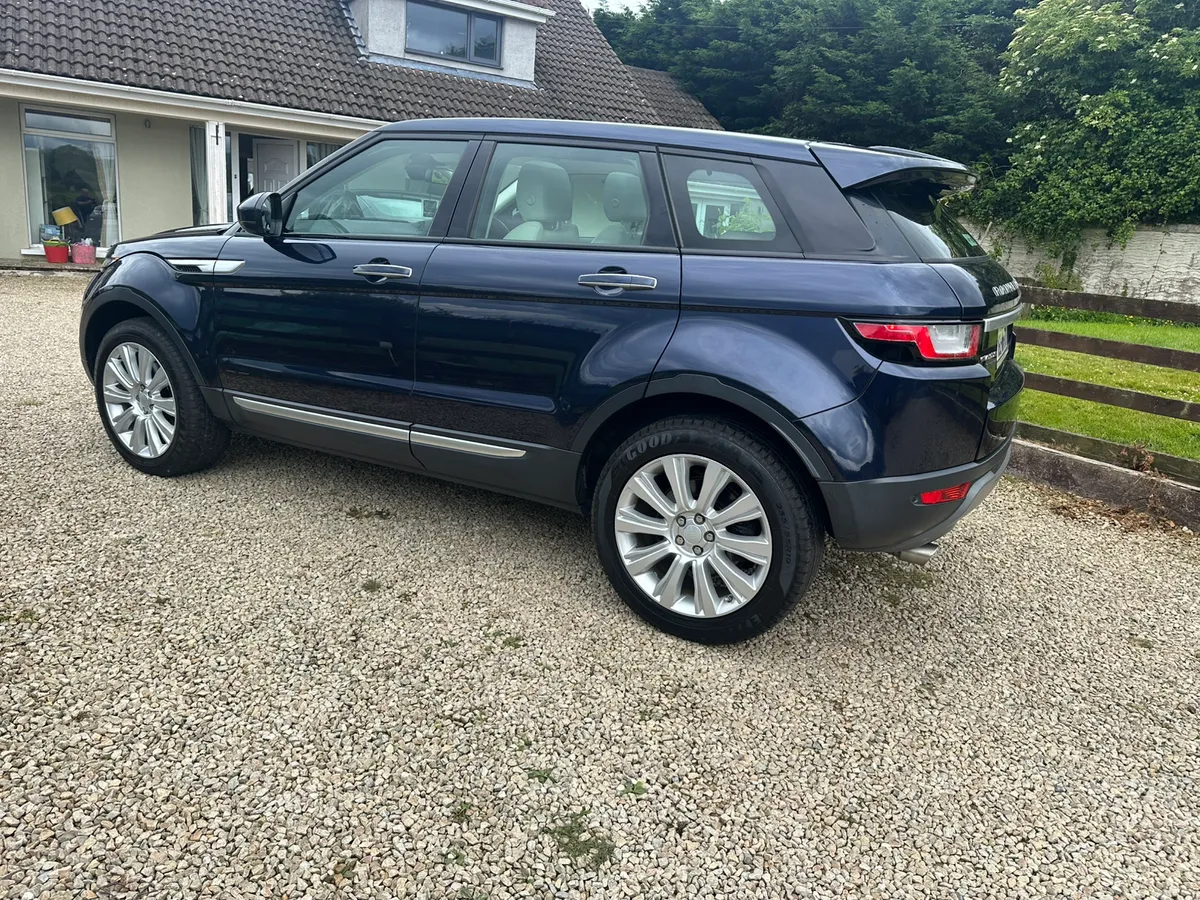 Range Rover Evogue 2016 HSE Auto Like New - Image 4