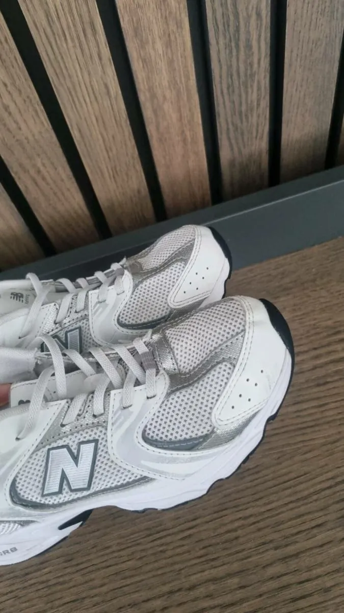 Uk 2.5 Childrens New Balance 530's - Image 3
