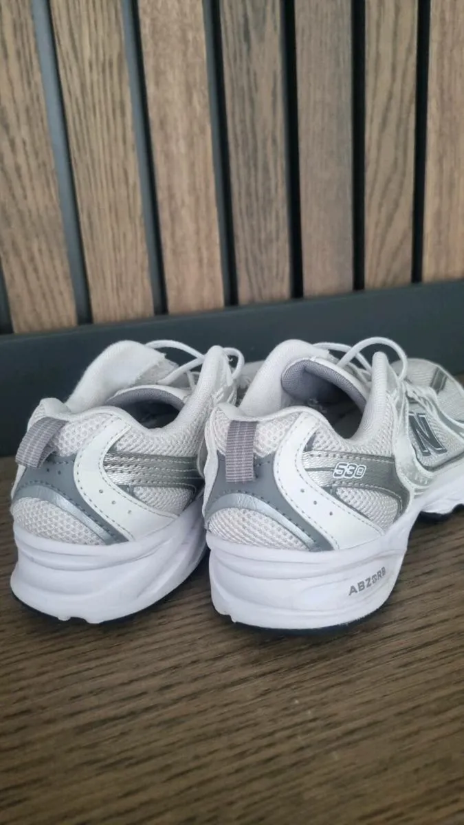 Uk 2.5 Childrens New Balance 530's - Image 4