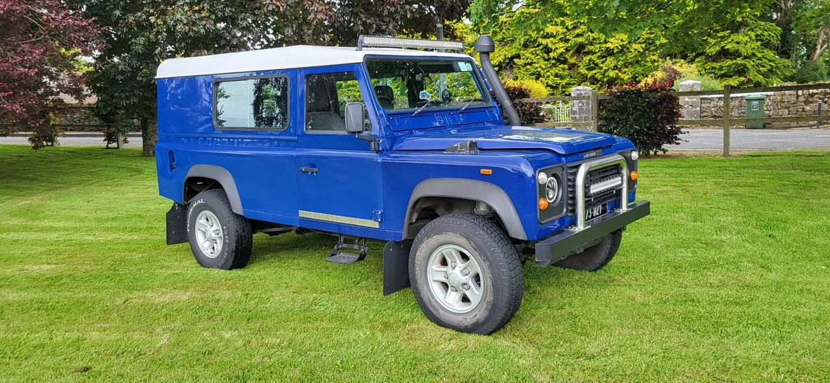 Land rover defender 110 vintage - Image 2