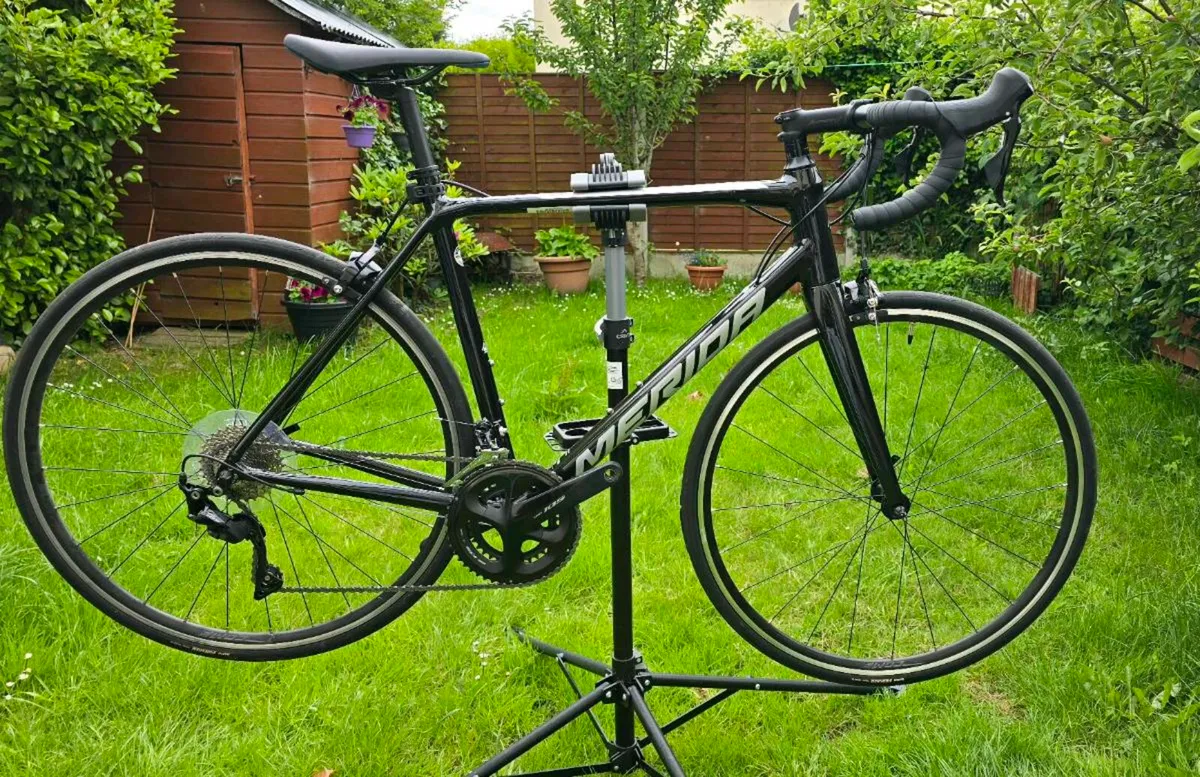 Merida Scultura 400 Shimano105 road bike - Image 1