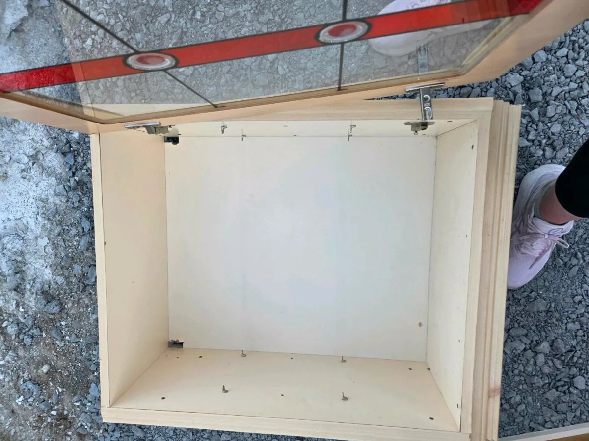 Free stained glass kitchen units - Image 2