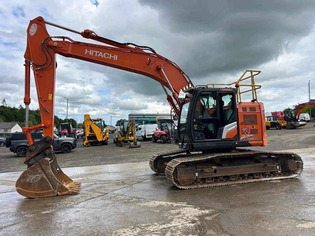 2022 Hitachi ZX225 Only 2700Hrs - MULLANS - Image 3