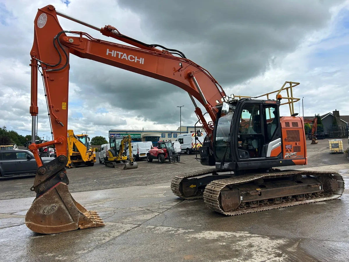 2022 Hitachi ZX225 Only 2700Hrs - MULLANS - Image 4